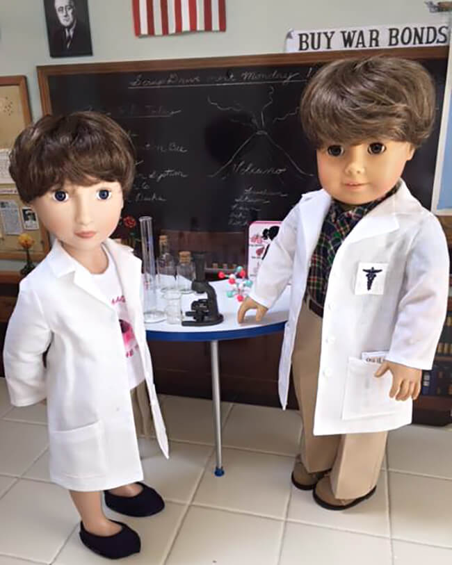 Sewbig made this great science class scene for her custom A Girl for All Time® and American Girl® dolls using Lee & Pearl Pattern 1025: She Blinded Me with Science Unisex Lab Coat, Unlined Coat and Safety Goggles for 18 inch, 16 inch and 14 1/2 inch dolls. With the perfect fit of this versatile pattern you can make lab coats and goggles — or stylish jackets and raincoats as well! Find this pattern at https://www.etsy.com/shop/leeandpearl
