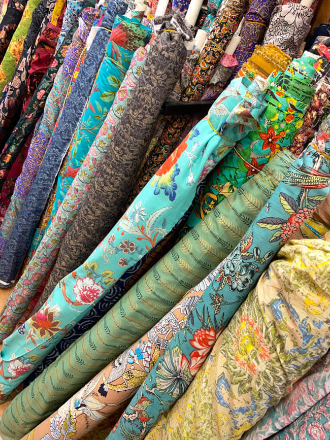Lee & Pearl Went to ISRAEL — Part One. Join us as we explore Tel Aviv's history, architecture and amazing shopping — including the Old Jaffa flea market, Carmel Market, Levinksy Market, HaTikva Market, the weird and wonderful Dizengoff Center and the Nahalat Binyamin Street textile district, where we purchased fabulous fabric! Stay tuned next week as we venture out of Tel Aviv to Caesarea, Haifa and of course – Jerusalem.