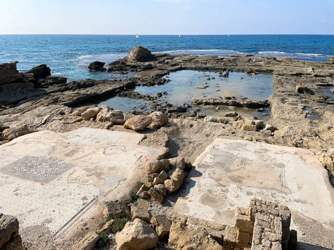 Lee & Pearl Went to ISRAEL — Part Two. In this installment, we immerse ourselves in the ancient streets and sites of the Old City of Jerusalem, explore a ruined classical city at Caesarea National Park and gaze in wonder at the terraced gardens of the Baháʼí World Centre in Haifa. Join us!