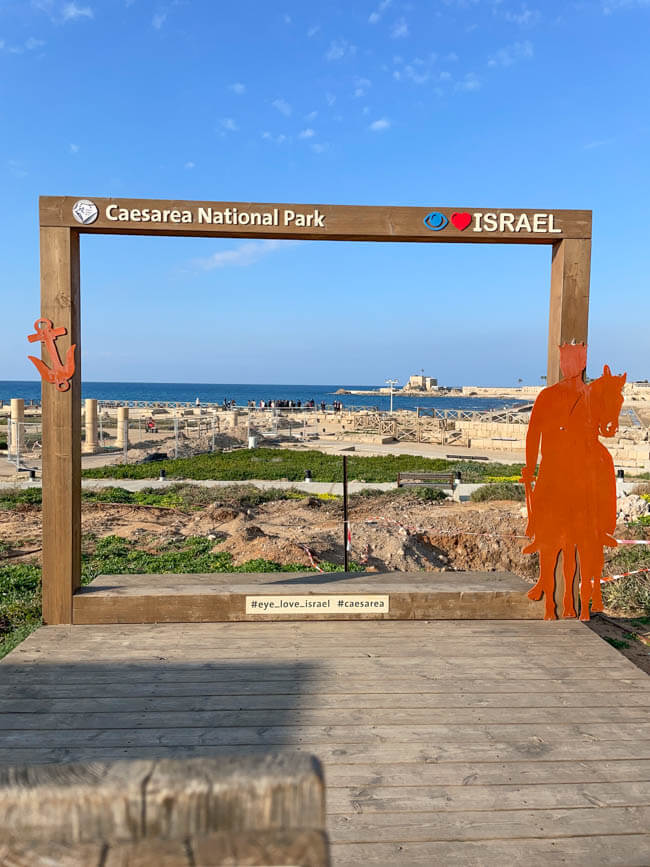 Lee & Pearl Went to ISRAEL — Part Two. In this installment, we immerse ourselves in the ancient streets and sites of the Old City of Jerusalem, explore a ruined classical city at Caesarea National Park and gaze in wonder at the terraced gardens of the Baháʼí World Centre in Haifa. Join us!